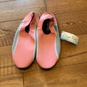 Women’s pink water shoes